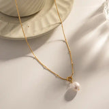 Cynthia - Pearl Pendant Necklace