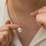 Cynthia - Pearl Pendant Necklace